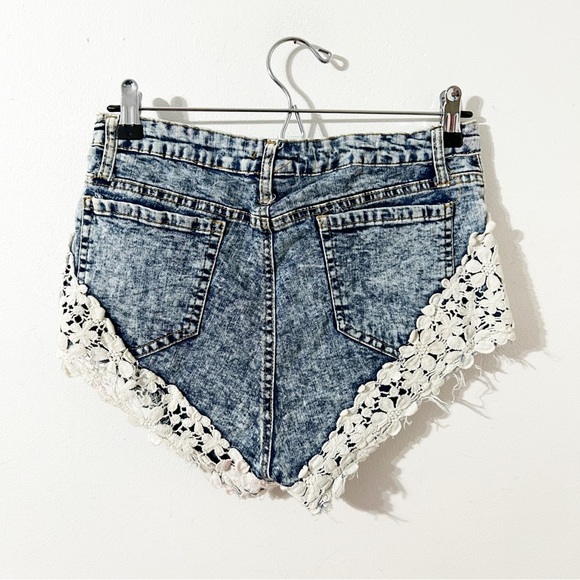 36 Point 5 Denim Jean Shorts Crocheted Lace Details Patch Pockets Acid Wash - Picture 4 of 9